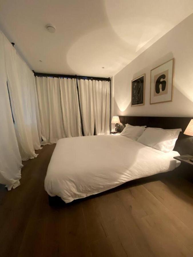 Design Led 1bed In Cosmopolitan Queens Park Apartment